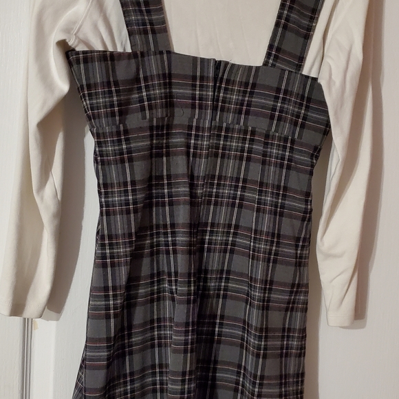 Women's dress - Picture 2 of 4